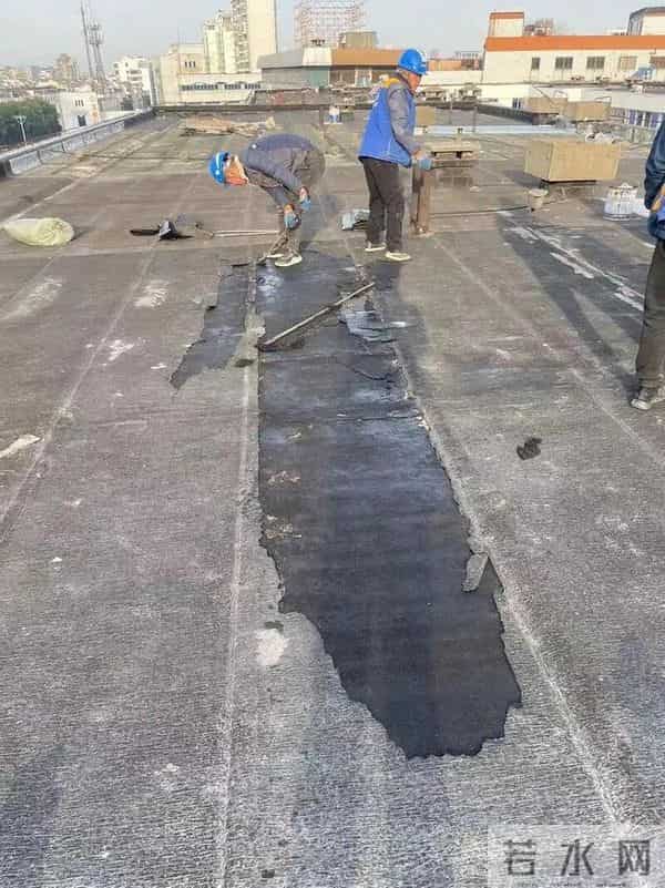 哭笑不得！陈赫的千万豪宅漏雨成“水帘洞”，买顶楼多少人后悔了