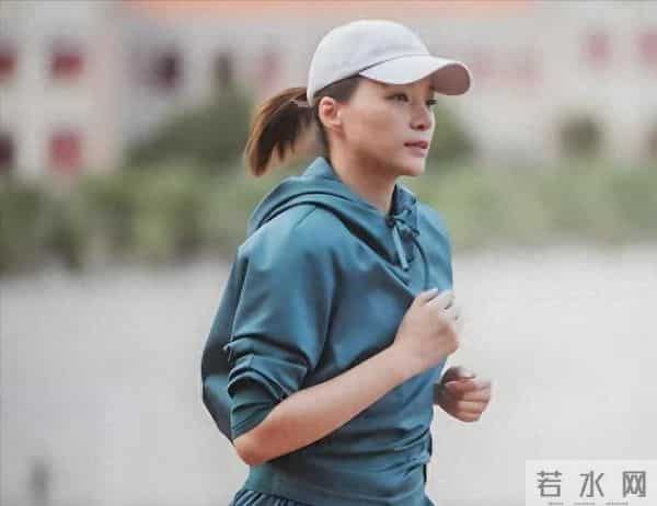 万万没想到，所嫁非人的董卿，居然因一个举动重回大家视野