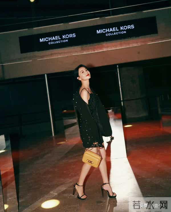 高圆圆太欲了，气质与生活态度沉淀出的立体韵味