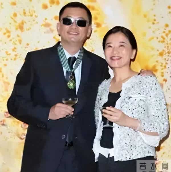 古二录音引爆娱乐圈！王家卫口碑暴跌，秦雯涉法炫权遭官媒点名