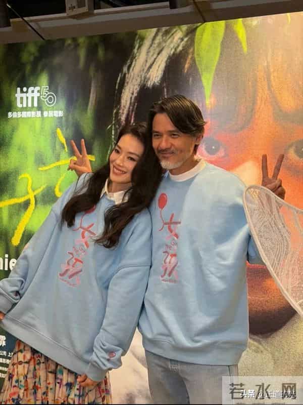 舒淇依偎在冯德伦怀里 男方结婚9年断崖衰老 胡子花白 两人至今未育