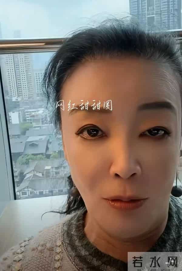张兰直播曝光汪希霖正脸，看电子产品没有大S影子，完全随汪小菲