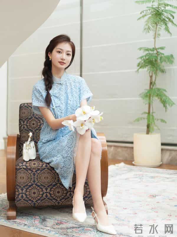 中传校花冯琳当主持人啦！不愧是最美领读员 这颜值不比明星差