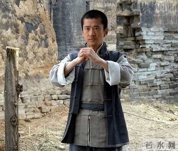 知名演员无戏可拍,已回老家摆摊挣钱,张颂文一句话揭开内娱真相