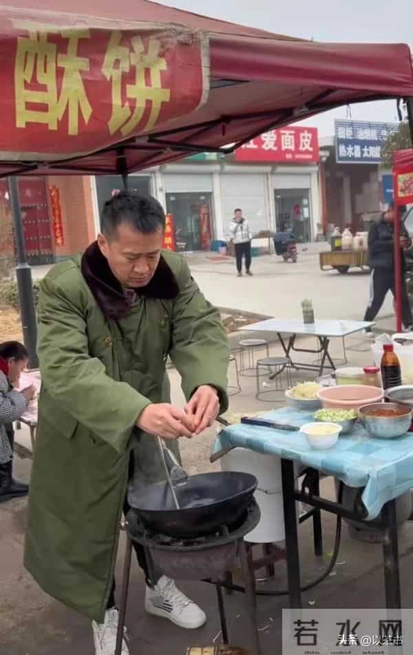 知名演员无戏可拍,在老家拍视频卖炒面,张颂文早已揭开内娱真相