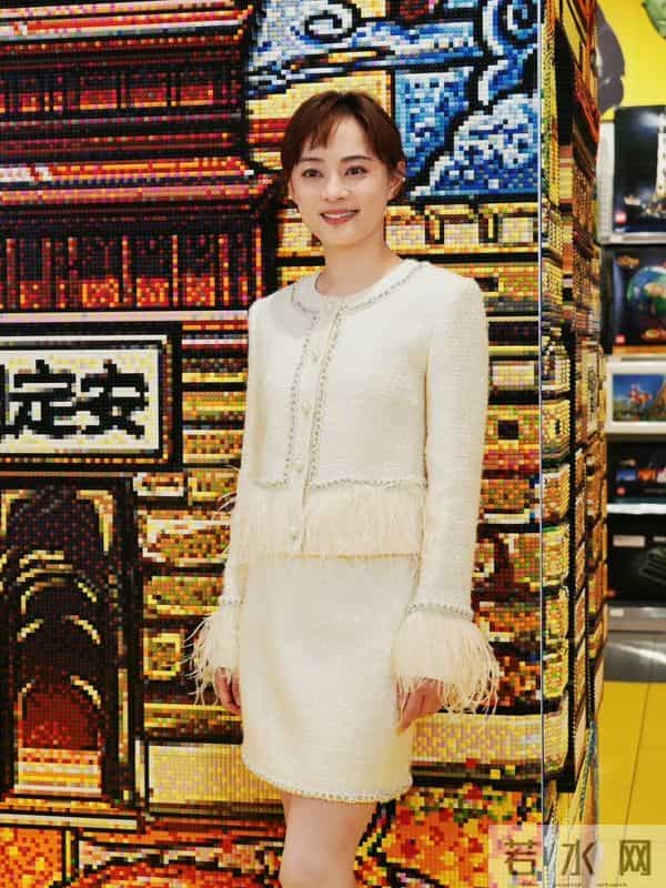 43岁孙俪现状曝光，张艺谋没说错，不合群的她早已走上另一条大道