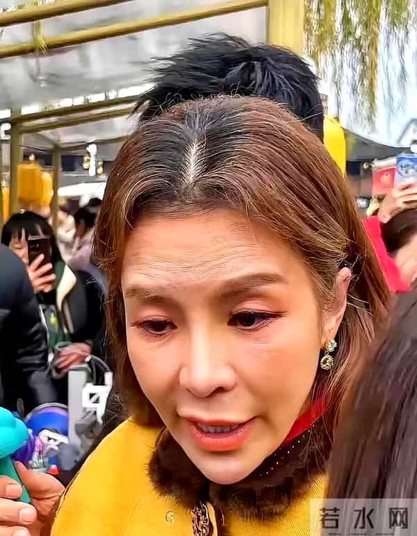 52岁朱迅近况曝光！面色苍白不敢认，网友：怎么变成这样了！