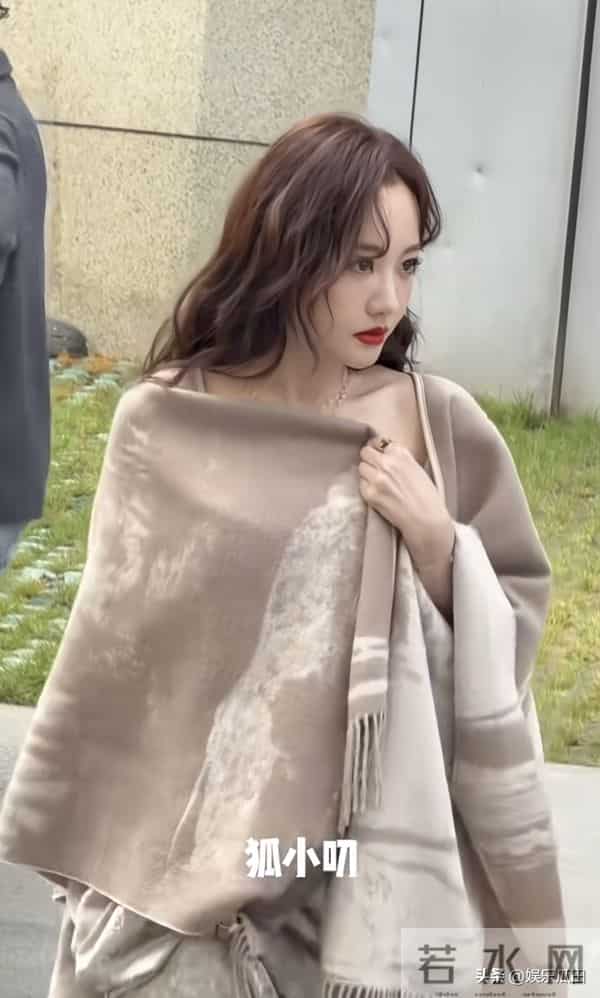 杨蓉今日大侦探路透照超惊艳 披肩大波浪优雅又美丽 直接美晕我了