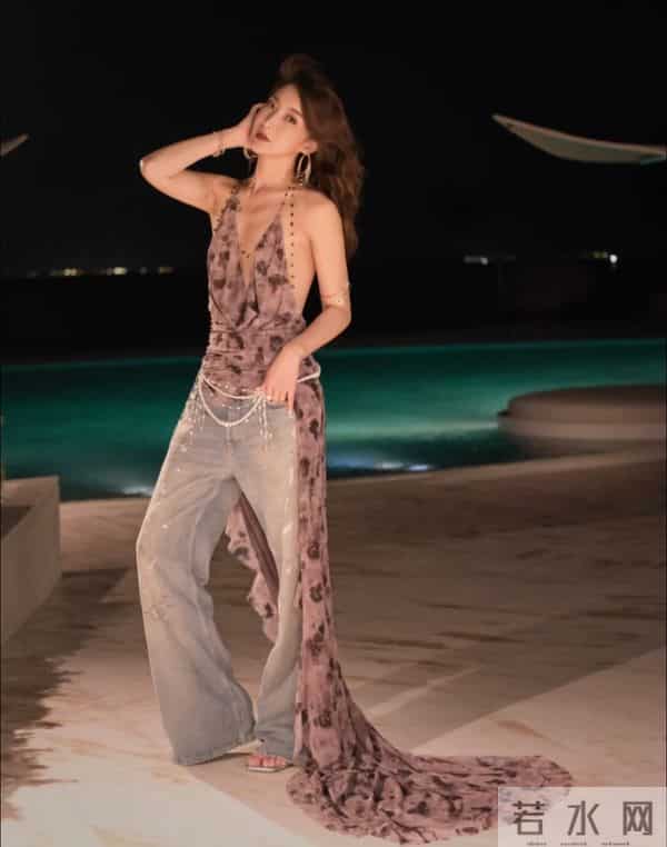 陈赫前妻沙特过39岁生日，许婧和老公漫步秀身材，男方185有胸肌