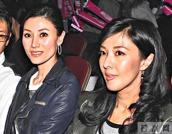 李嘉欣姐姐在上海参加继子婚礼,被敬茶笑不拢嘴,15岁儿子罕露脸