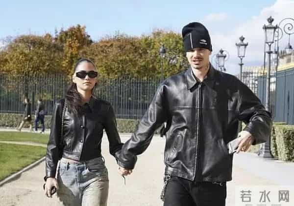 50岁贝克汉姆带妻儿领勋章,14岁小七好漂亮,布鲁克林依旧没露面