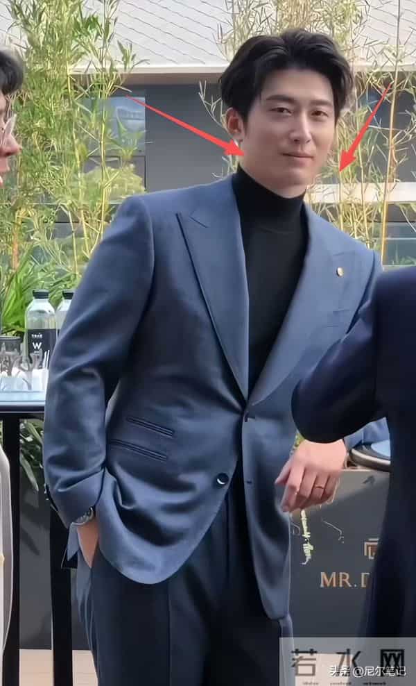 窦骁婚变风波后再现身，面容浮肿眼还小、颜值暴跌，左手仍戴婚戒