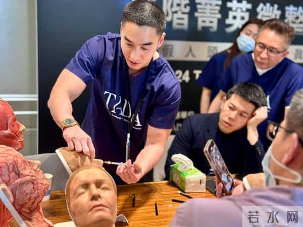 香港著名女星的前夫第三段婚姻陷入危机,女方已经删光所有合照