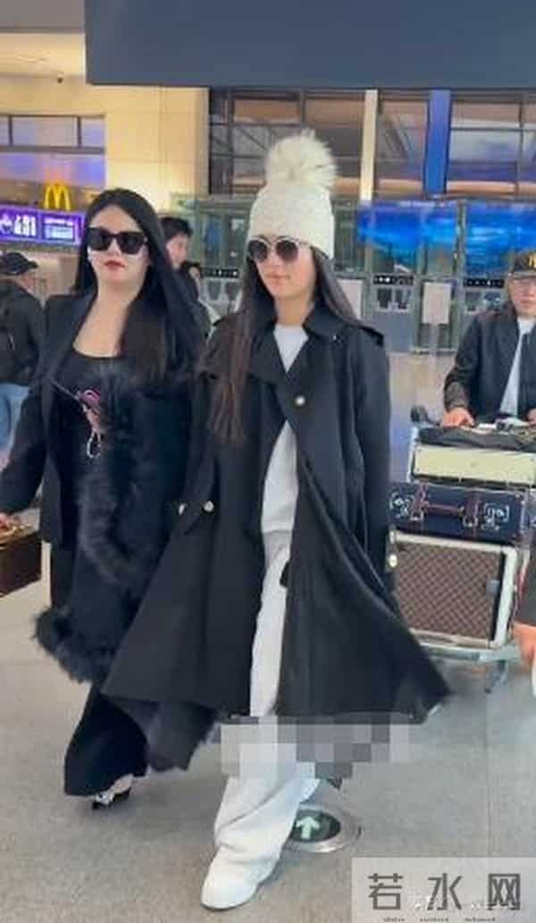 李湘胖到弯不下脖子，机场罕用便宜货，被人搭话她不理还嘲讽冷哼
