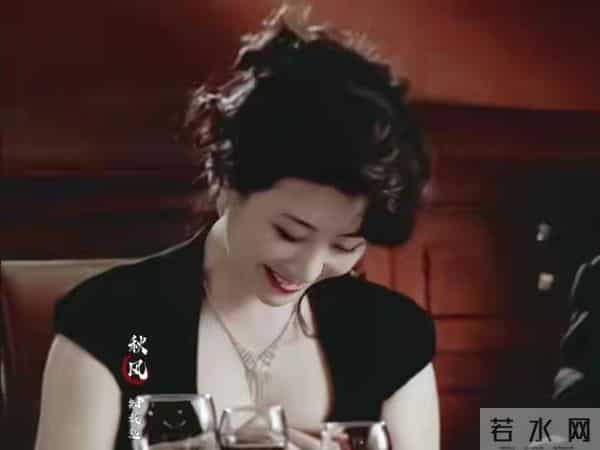 王静绝对是国内女演员中最媚最有气质的，有一种特有的高贵气质