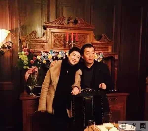 59岁蒋雯丽现状,定居英国,又瘦又老,网友惋惜:一代女神也老了