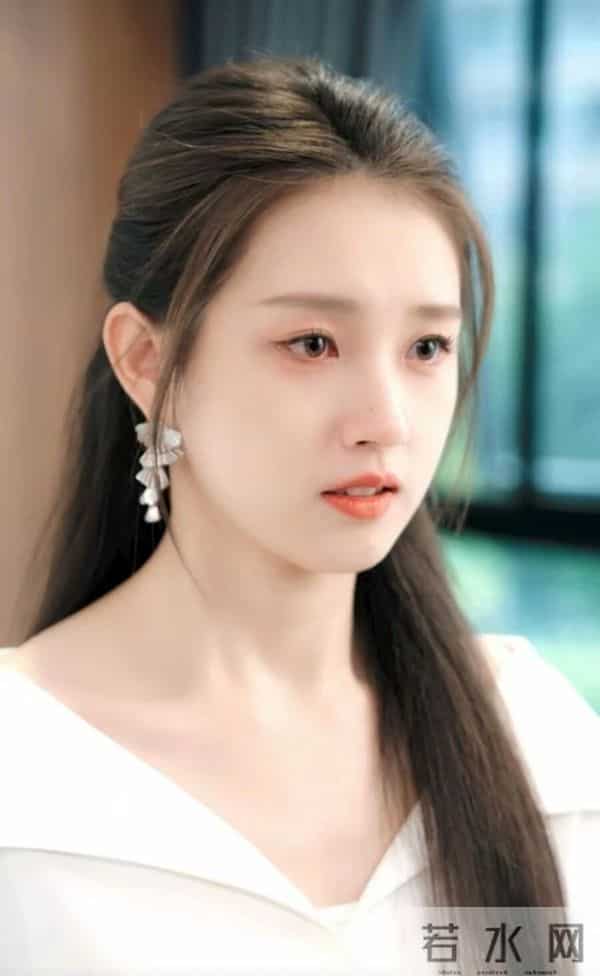 终于理解为什么叫她“短剧颜值天花板”了!温婉大方,素颜超级美