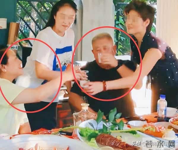 原来他俩是夫妻，被老婆领导了一辈子，68岁住大别墅却仍坚持拍戏