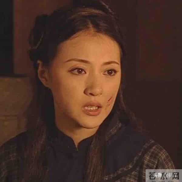 她是冯巩御用老婆，连登五年春晚后精神失常，如今50岁的她怎样了