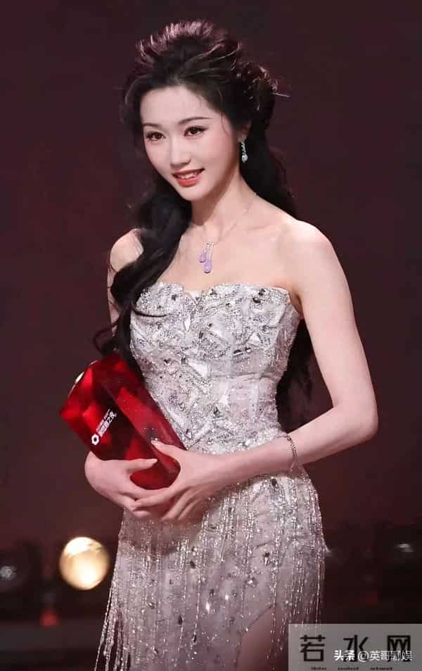 短剧十大女神彻底洗牌，岳雨婷没资格，李柯以第二，榜首没争议