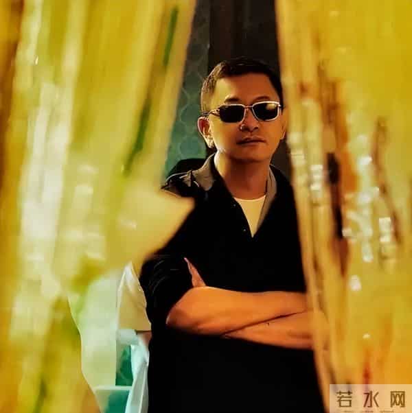 古二录音引爆娱乐圈！王家卫口碑暴跌，秦雯涉法炫权遭官媒点名