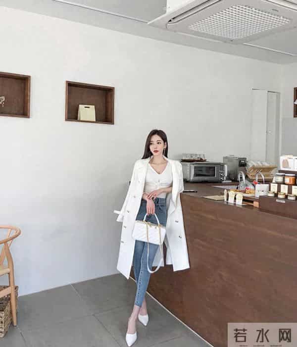 孙允珠 绞花碧螺白上衣修身牛仔裤