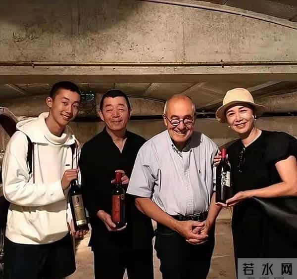 59岁蒋雯丽现状,定居英国,又瘦又老,网友惋惜:一代女神也老了