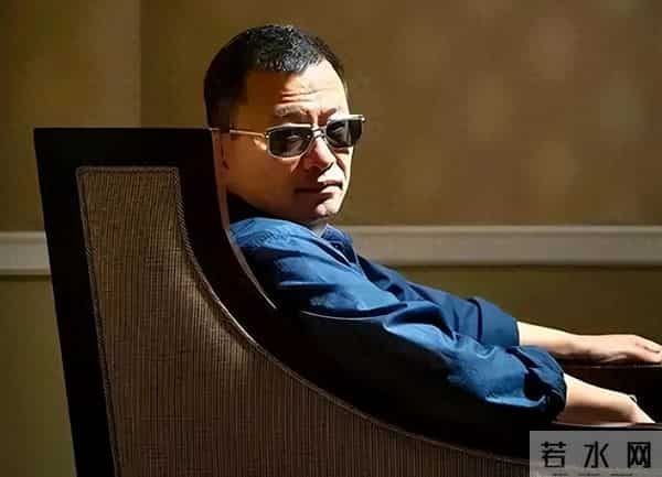 王家卫持续被扒!当年《东邪西毒》30人嫖娼被抓，事后推锅临时工