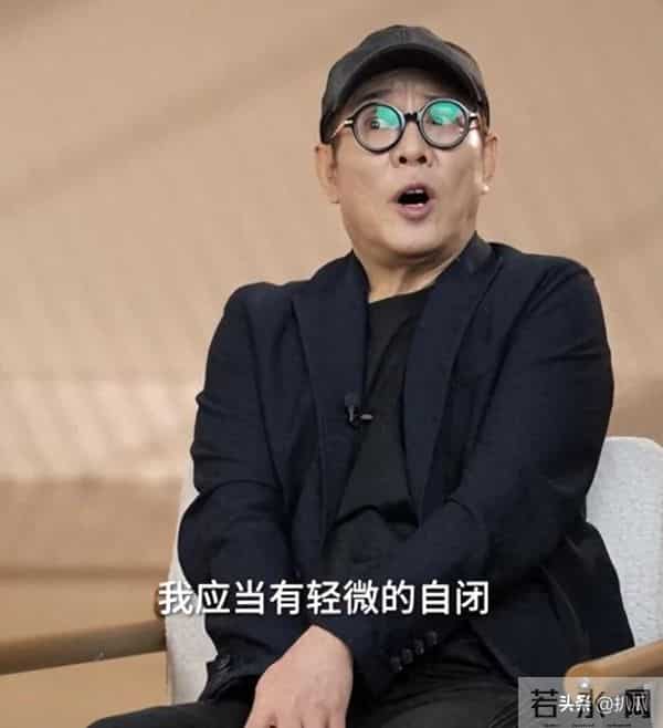 62岁李连杰豪宅游泳，脱光上衣“自证清白”，大腹便便并无刀疤