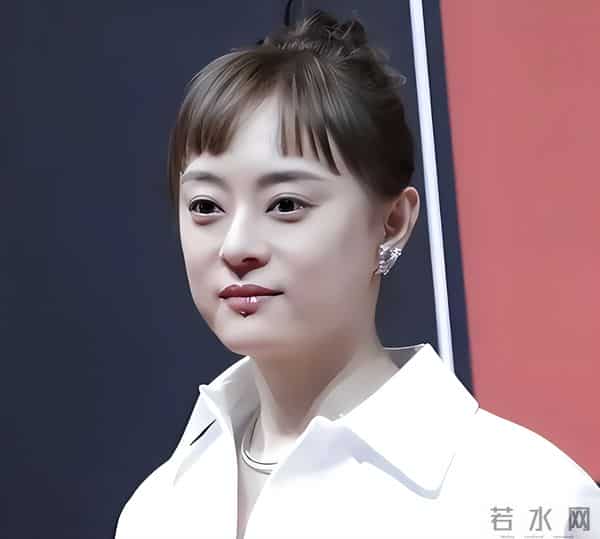 43岁孙俪街头被偶遇,打扮很知性很有女人味,身材真的很好