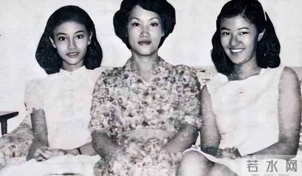 李嘉欣姐姐在上海参加继子婚礼,被敬茶笑不拢嘴,15岁儿子罕露脸