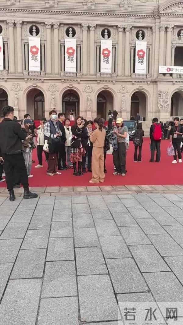 横店这一夜,珠圆玉润的短剧女神郭宇欣,秒了内娱一堆“排骨精”