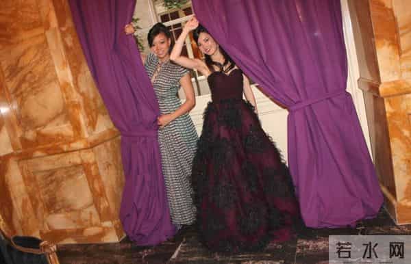 陈可辛吴君如19岁女儿参加巴黎名媛舞会，张艺谋女儿等人也参加过