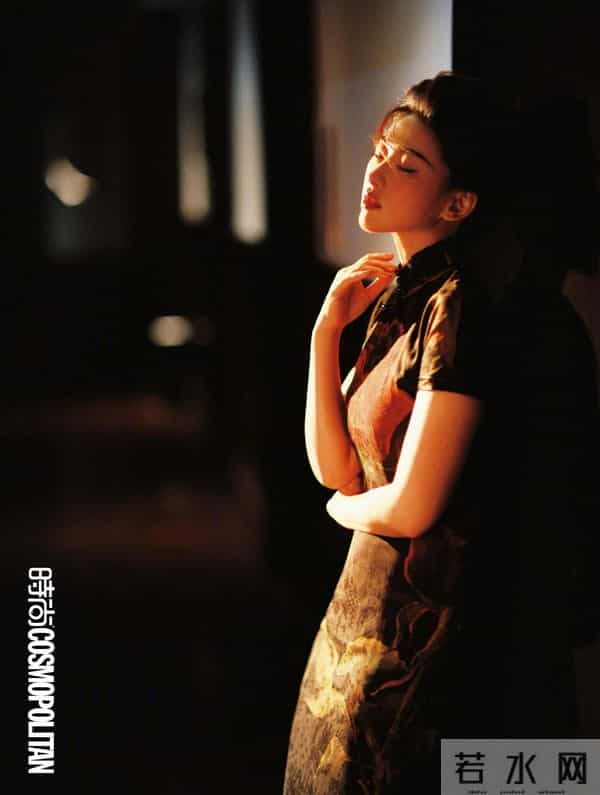 朱珠用全英文采访教翁青雅做人，41岁的她能力强，还是个好妈妈！