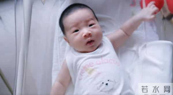 乔杉妻子晒三胎正脸照，公开儿子大名，一儿两女没一个长得像妈妈