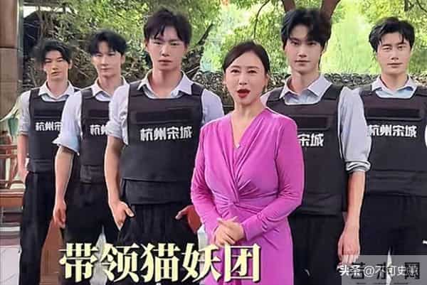 曾经红极一时，如今为养家糊口沦落到景区卖艺，这4位明星太可惜