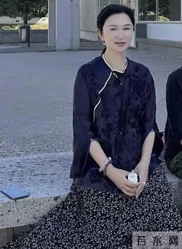 张纪中妻子不再隐忍！最担心的不是家产和名声，而是才1岁的女儿