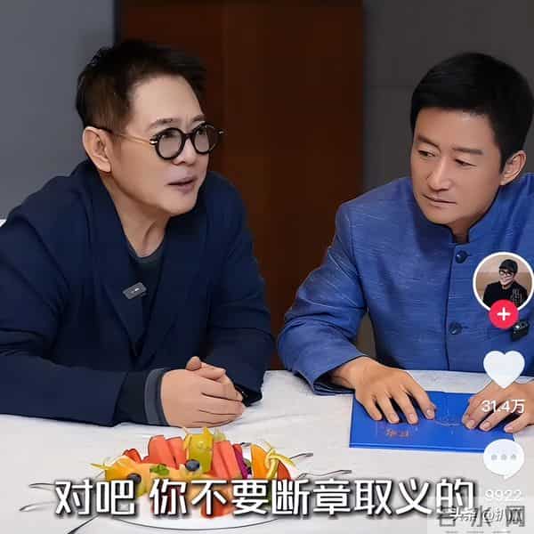 62岁李连杰豪宅游泳，脱光上衣“自证清白”，大腹便便并无刀疤