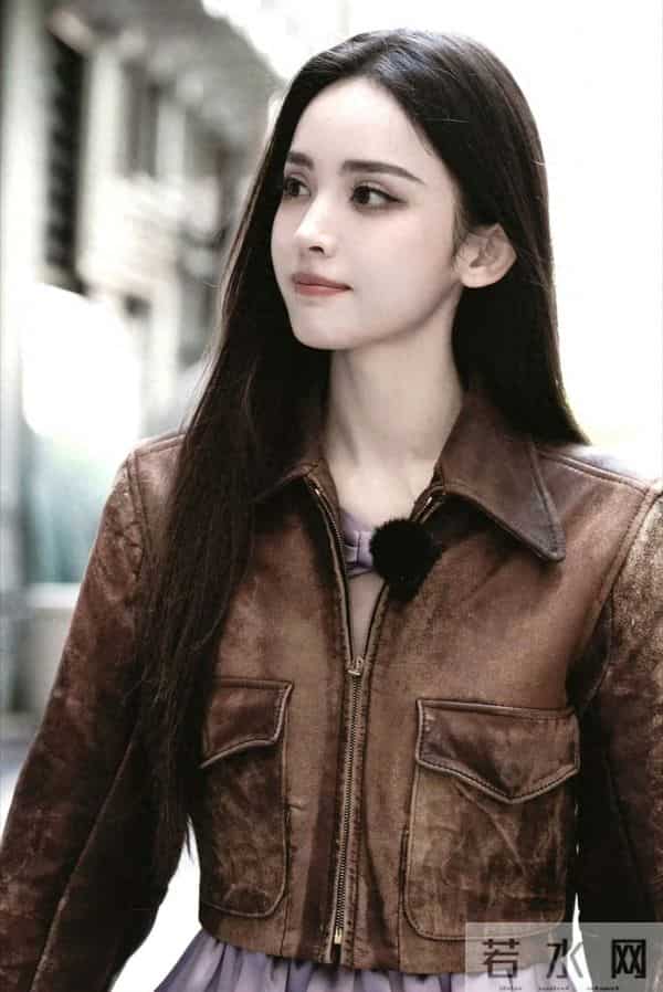 娜扎短款小皮衣，美的不可方物