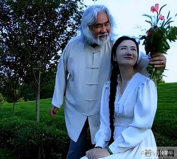 老夫老妻！74岁张纪中爷孙恋翻车，牵连一岁女儿