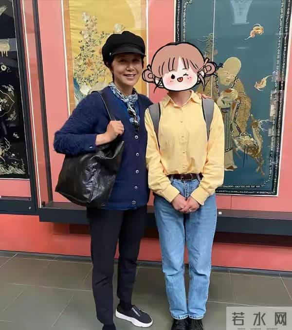 59岁蒋雯丽现状,定居英国,又瘦又老,网友惋惜:一代女神也老了