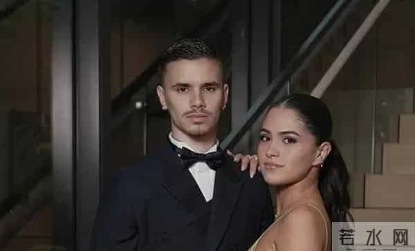 50岁贝克汉姆带妻儿领勋章,14岁小七好漂亮,布鲁克林依旧没露面