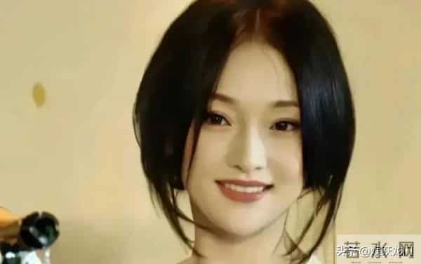 年过50岁的周迅一头白发，无儿无女成为了这辈子最大的遗憾！