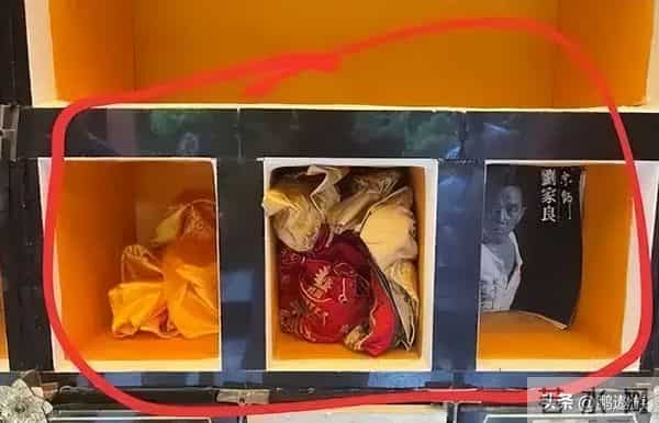 一天两大瓜,向太直播开怼王家卫,一代宗师骨灰被盗,个个离谱