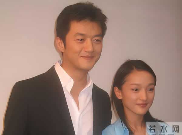 51岁周迅头发花白,一脸老态认不出,强大心态令人叹服!