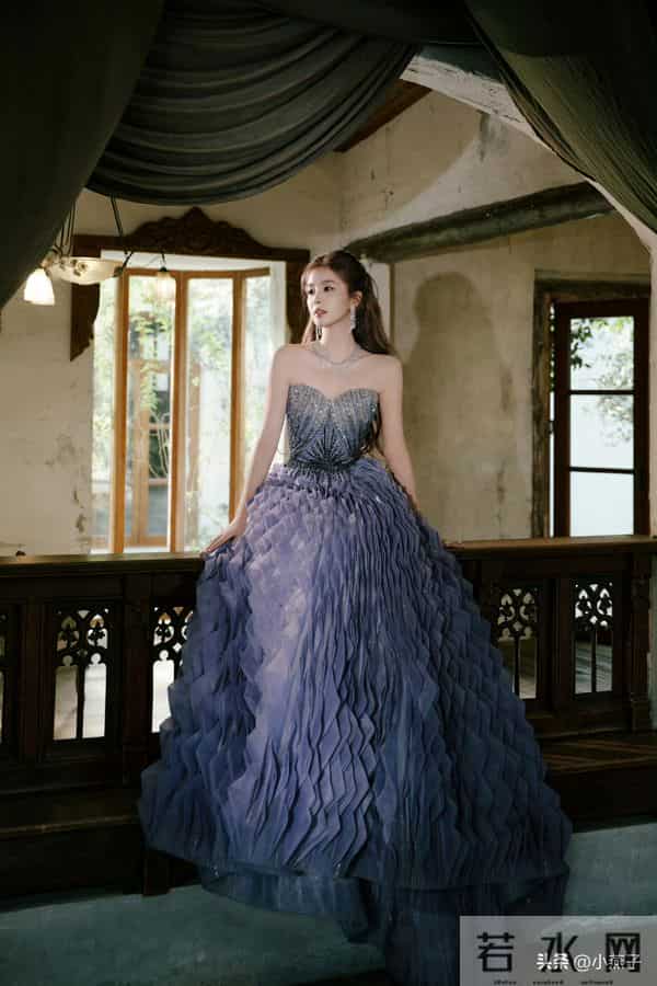 哇塞！白鹿的身材超有料性感迷人瘦而不柴、天使的容颜魔鬼的身材