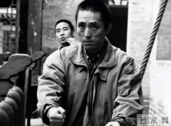 与张艺谋分手多年后,前配偶肖华坦言:在爱别人前,先学会爱自己