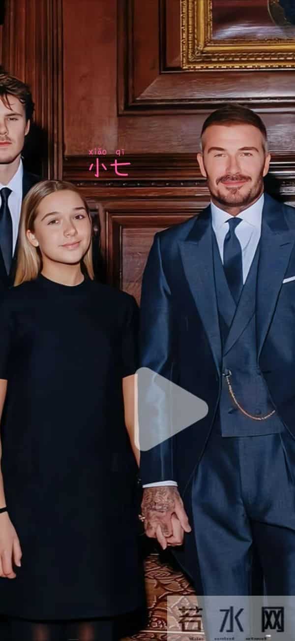 贝克汉姆圆梦封爵!一手牵贝嫂一手牵小七,俩儿子像“保镖”