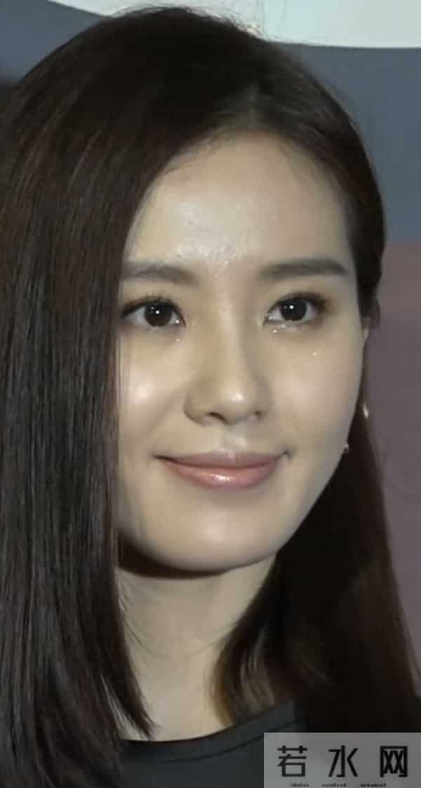 刘诗诗的素颜好美，看上去很健康的样子，比年轻的时候耐看