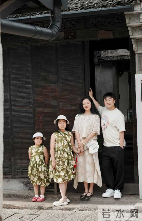 乔杉妻子晒三胎正脸照，公开儿子大名，一儿两女没一个长得像妈妈